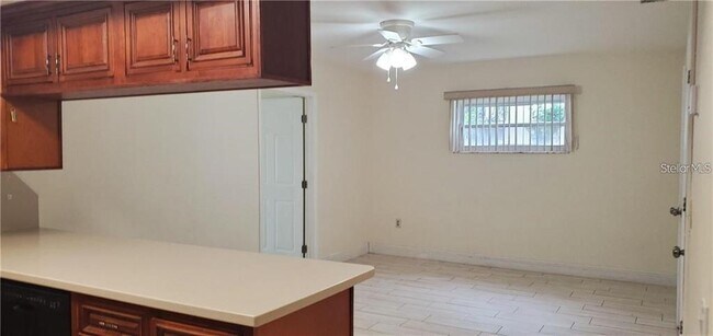 Building Photo - 637 Peachwood Dr