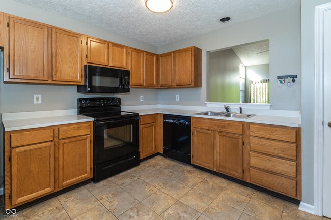 Building Photo - 10768 Belair Dr