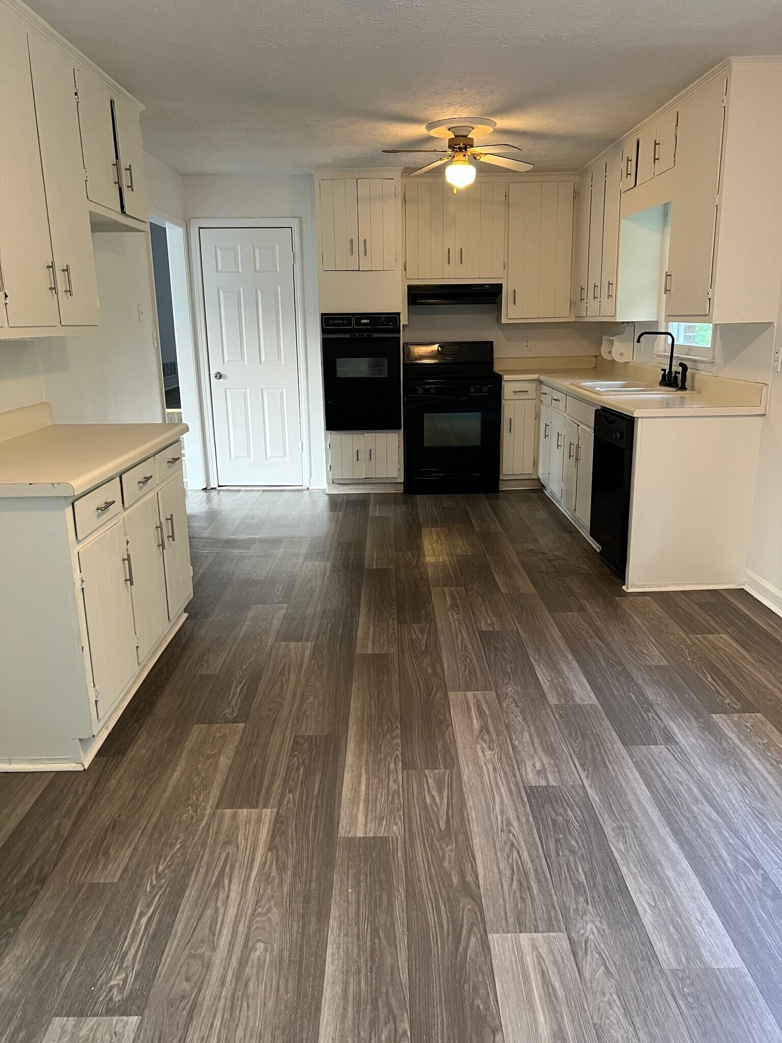 Building Photo - 3150 Sandy Plains Rd