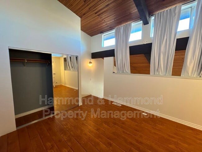 Building Photo - 5460 White Oak Ave