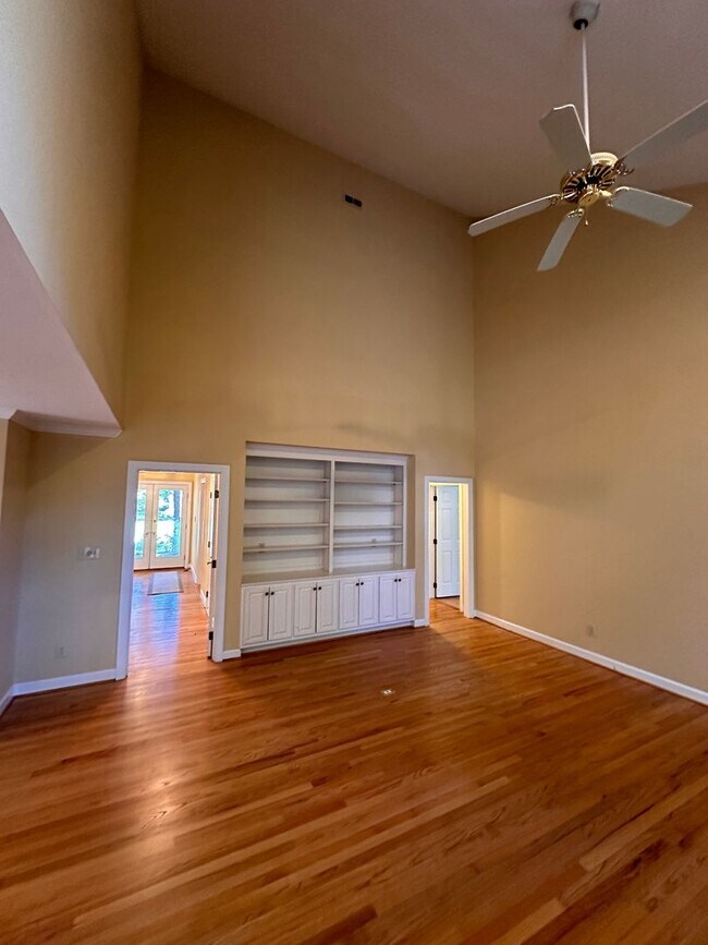 Building Photo - **West Durham 5bd / 3.5ba Oasis**