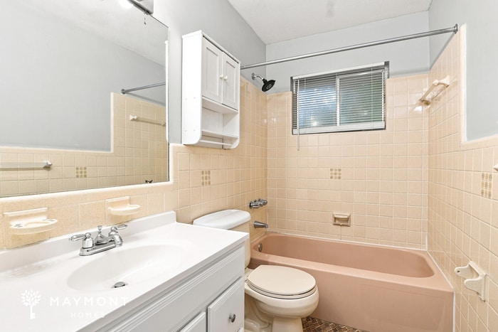 Building Photo - 3591 Robert E Lee Dr