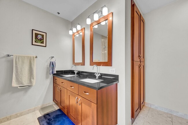Building Photo - Fully Furnished 2 Bedroom 2 Bath High Rise with Strip Views