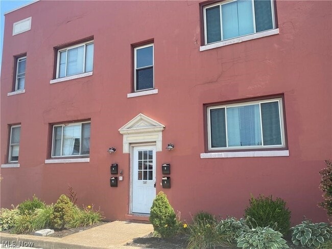 Building Photo - 1387 W 69th St