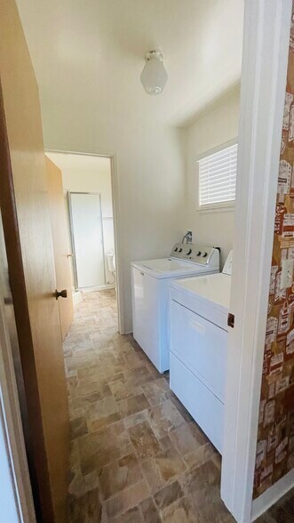 Building Photo - 520 Escalona Dr