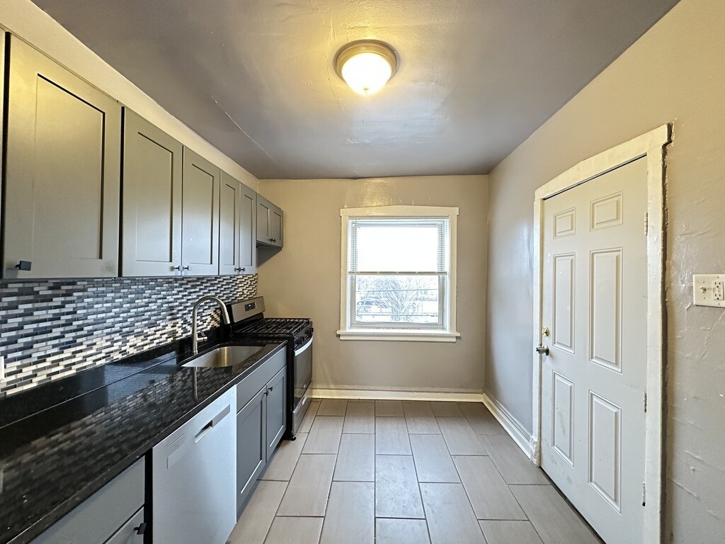 Building Photo - 4029.5 W Melrose St