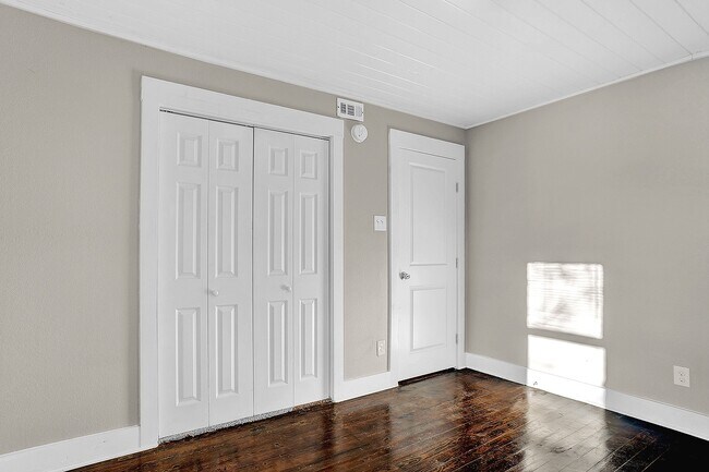 Building Photo - 1013 N Palmetto Ave
