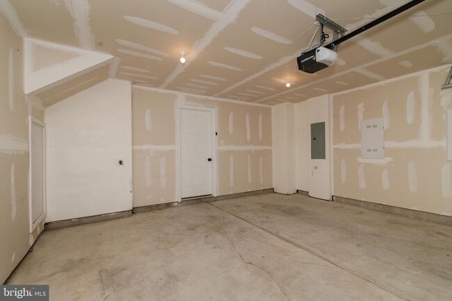 Building Photo - 6 Sparrow Cir