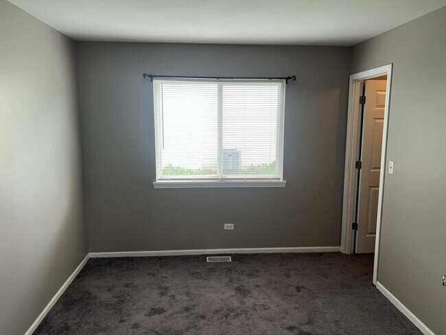 Building Photo - 437 S Orchard Dr