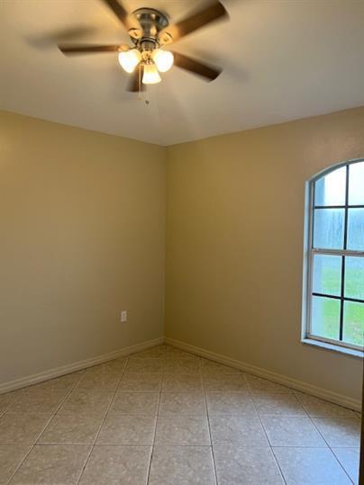 Building Photo - Charming 3-Bedroom Home in Fort Myers – An...