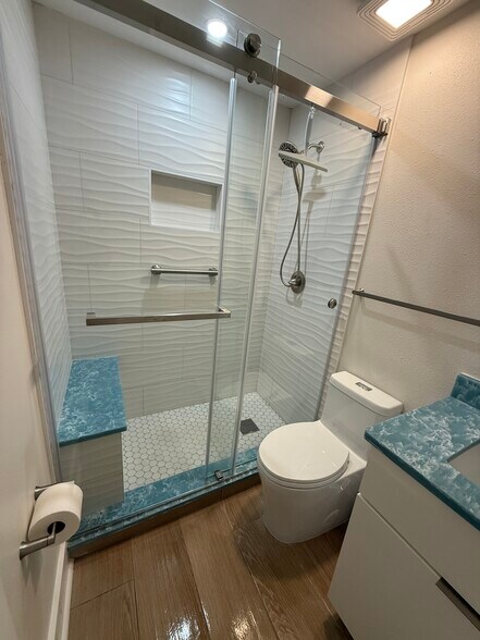Second Bathroom - 6300 Flotilla Dr
