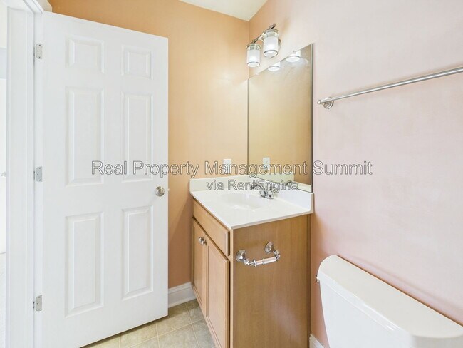 Building Photo - 350 Marquette Ct