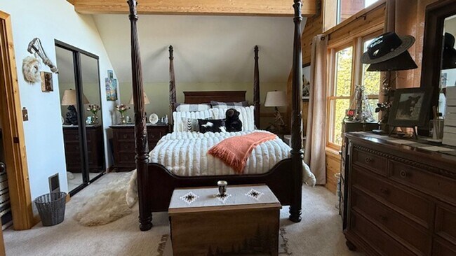 Building Photo - Charming Tahoe Donner Log Cabin with Hot Tub