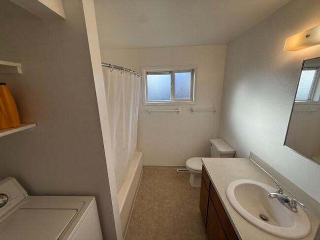 Building Photo - 1710 6th St