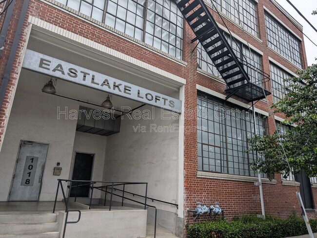 Building Photo - 1018 4th Ave