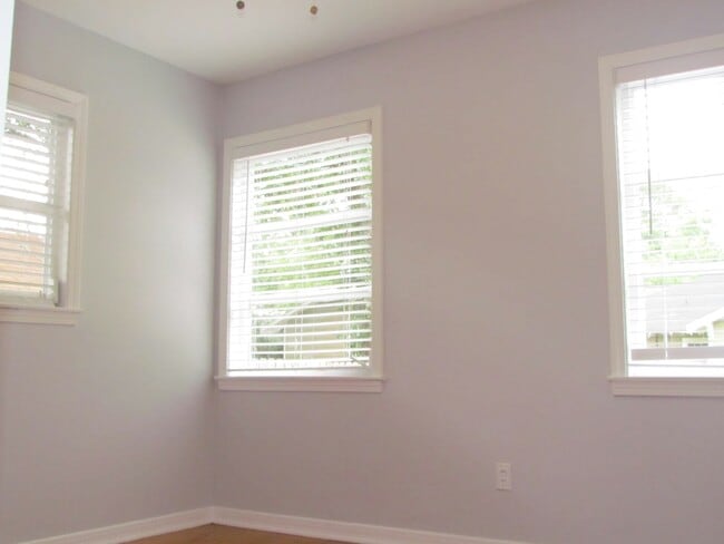 Building Photo - 2054 Emogene St