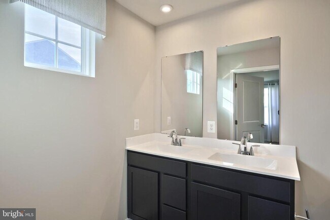 Building Photo - 77 Summerfield Dr