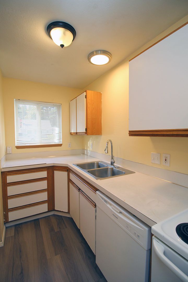 Building Photo - 3548-3548 NE 102nd Ave