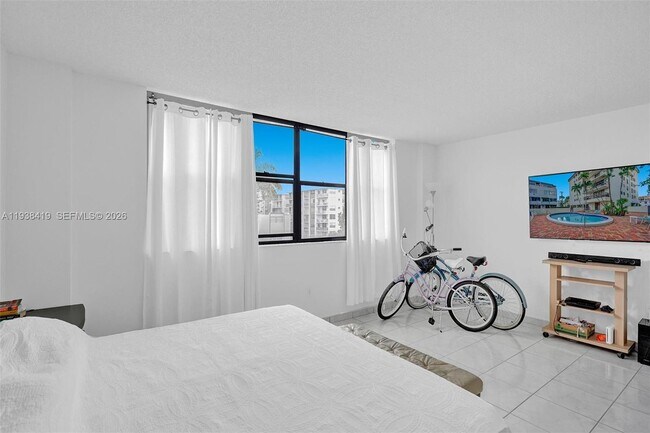 Building Photo - 9300 Bay Harbor Terrace