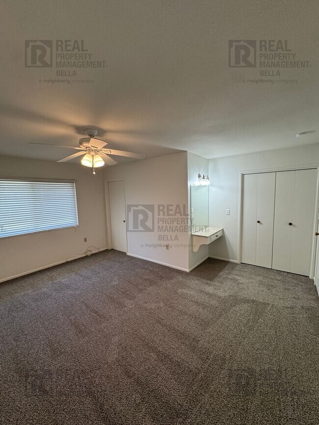 Building Photo - Spacious 3-Bedroom Home with Sunroom & Upg...