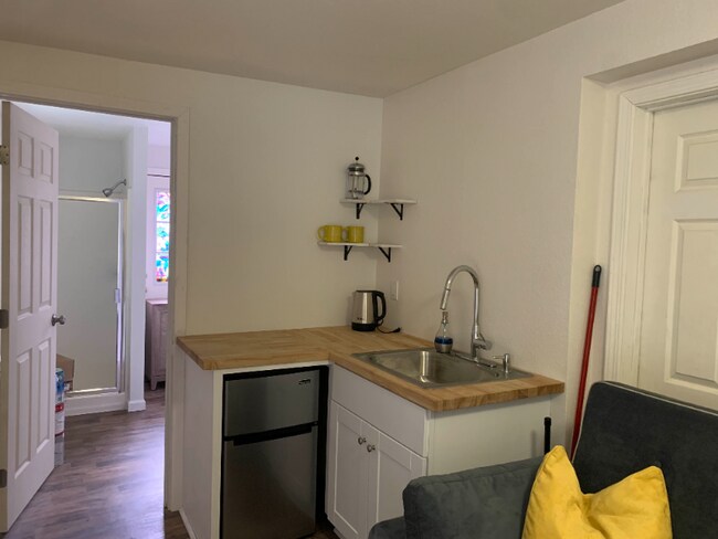 Building Photo - 121 S Main St