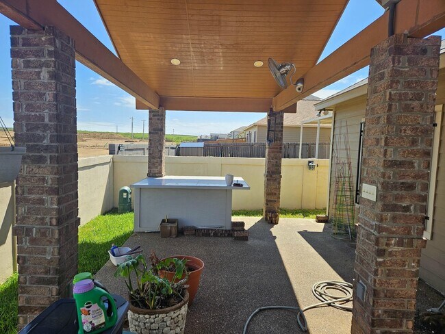 Building Photo - 5516 Shorthorn Dr