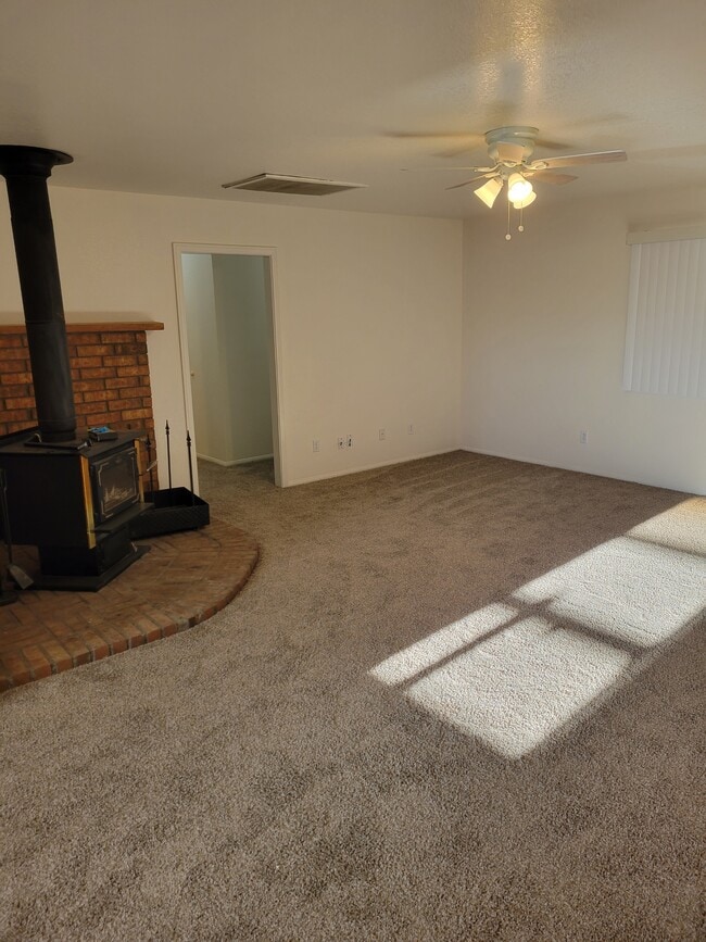 Building Photo - 9912 N La Jolla Dr