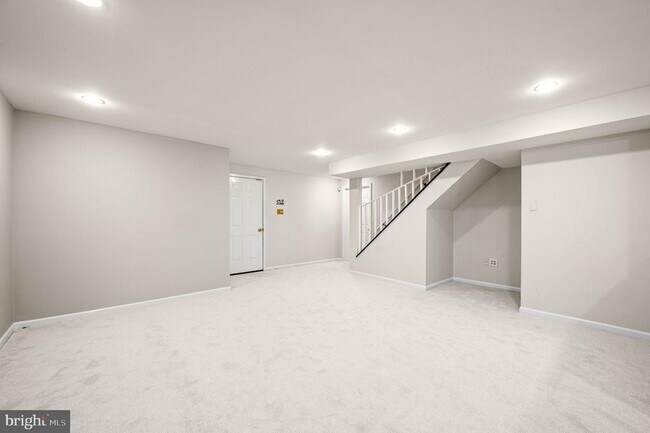 Building Photo - 120 Elizabeth Ct