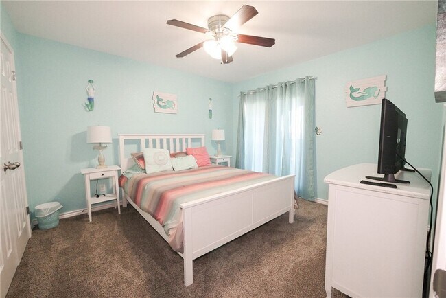 Building Photo - 15433 Cruiser St