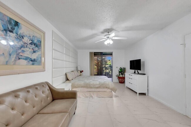 Building Photo - 7844 La Mirada Dr