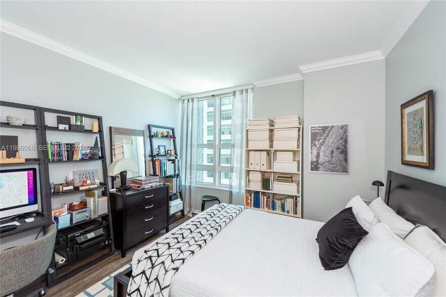 Building Photo - 950 Brickell Bay Dr