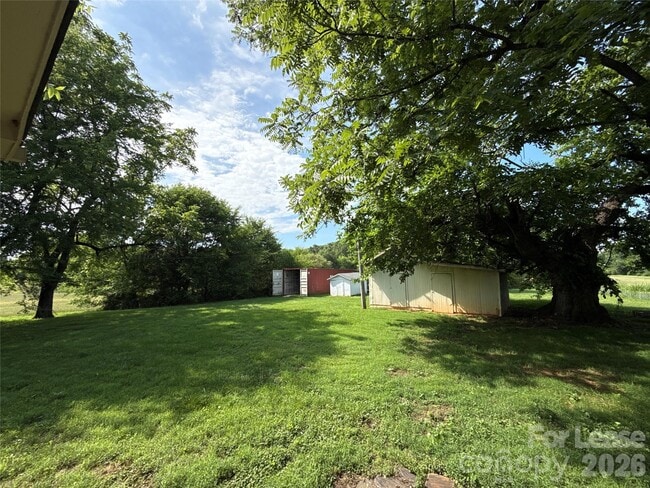 Building Photo - 112 NC-218