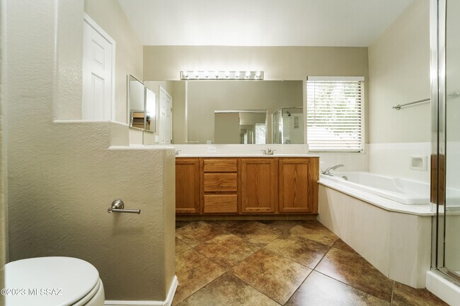 Building Photo - 1486 W Sand Pebble Dr