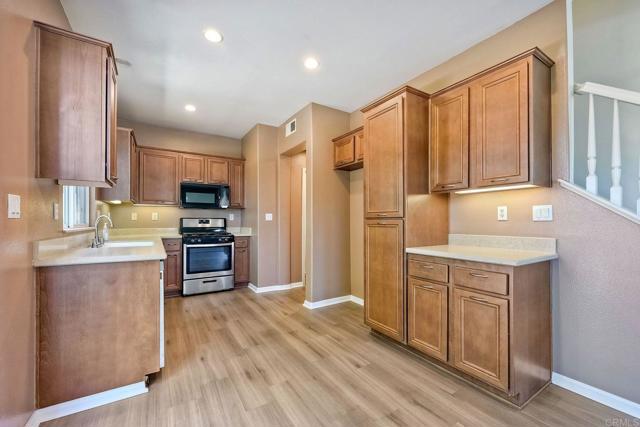 Building Photo - 430 Whitby Gn