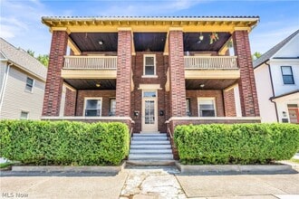 Building Photo - 1321 W 85th St