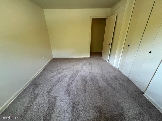 Building Photo - 10624 Kenilworth Ave