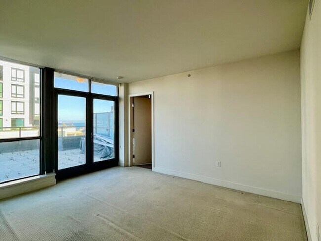 Building Photo - City living at its best! 2 BR/2 BA @ the M...