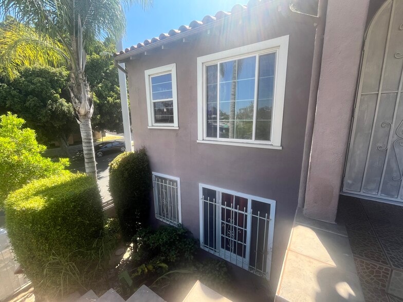 Building Photo - 2500 S Bronson Ave