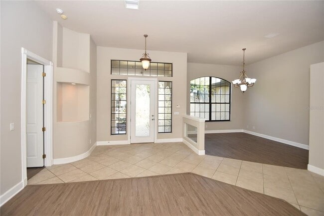 Building Photo - 16 Eastlake Dr