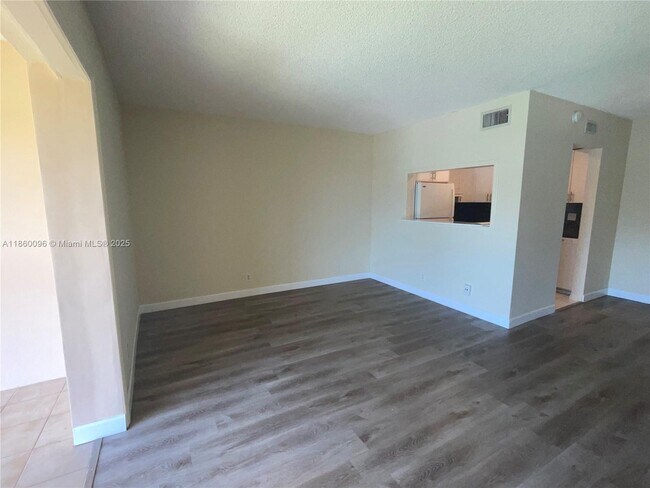 Building Photo - 4200 Crystal Lake Dr