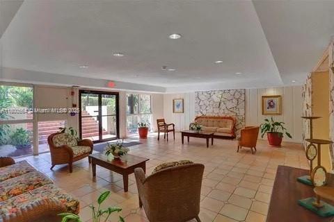 Building Photo - 1205 Mariposa Ave