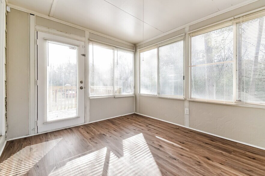 Building Photo - 9184 Homewood Dr