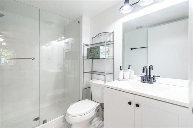 Building Photo - 8851 Wiles Rd