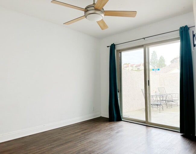Building Photo - Spacious Single-Level Attached Home w/ Yard