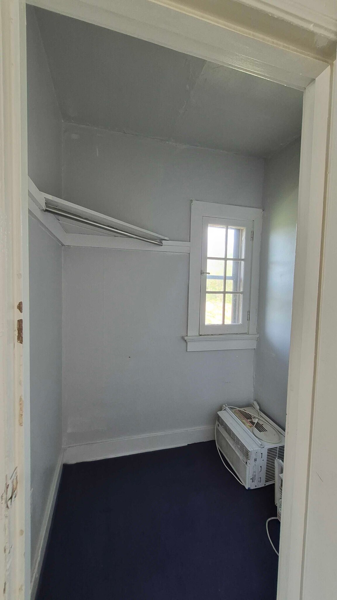 Building Photo - 300 Oxford Ave