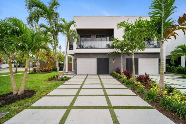 Building Photo - 601 NE 16th Ave