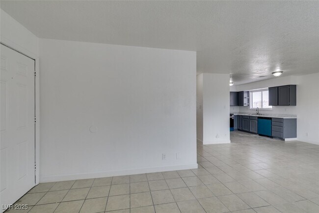 Building Photo - 6987 Mendon Ln