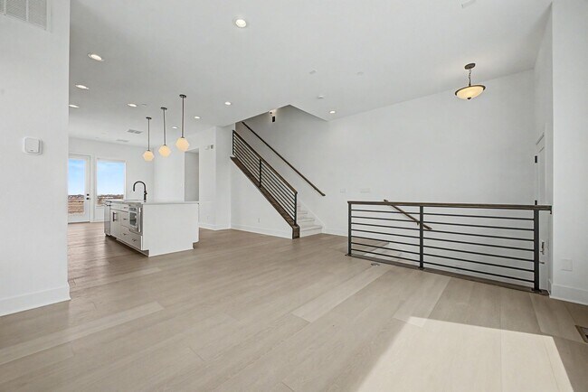 Building Photo - 707 Saddle Dr