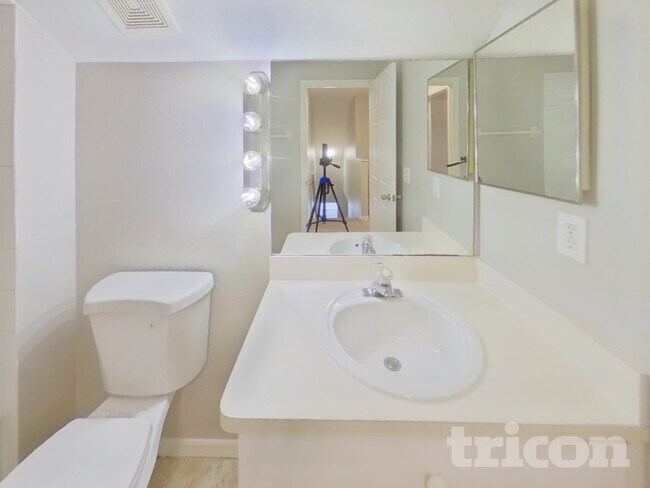 Building Photo - 914 Cape Cod Cir