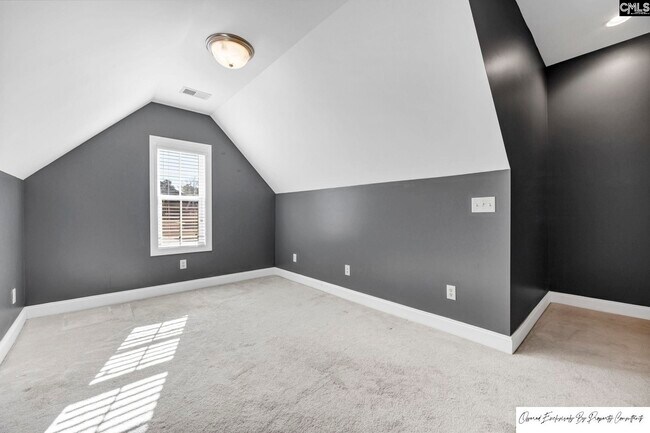 Building Photo - 120 Pinehurst Ct